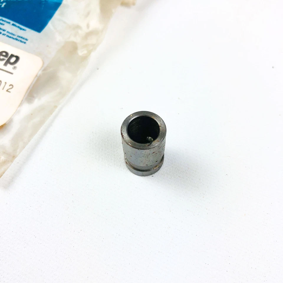 AMC Jeep 8060263 Valve For Oil Cooler and Filter Genuine OEM New Old Stock NOS Foto 4 de 4