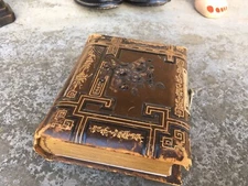 VICTORIAN LEATHER PHOTO ALBUM TOM THUMB CMDRE NUTT MISS MINNIE WARREN CDV 