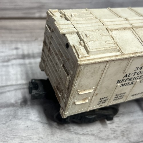 Vtg Lionel 3472 O Gauge Operating Refrigerated Milk Car with Platform Untested - Picture 13 of 23