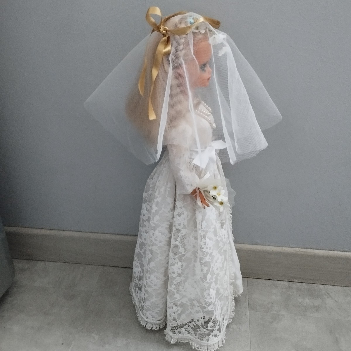 Poupée mannequin Bella 31 07 - Mèche de cheveux qui s'allonge - Brune -Yeux noirs + culotte et robe - | Rakuten
