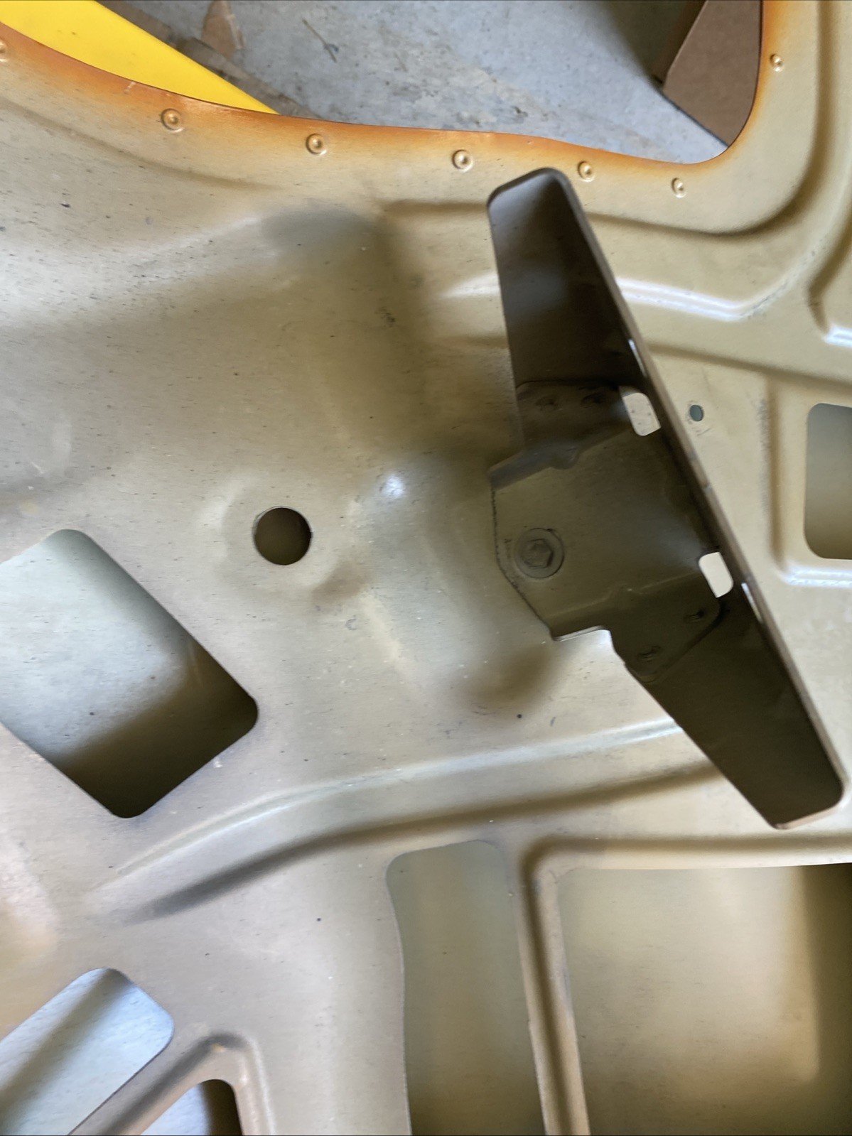 2014 2015 Audi R8 V8 Rear Right Passenger Quarter Panel Cover Mount Bracket Oem