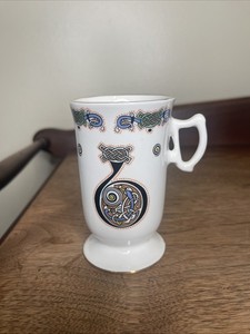 Royal Tara Celtic Illuminative art, Book of Kells “b” Ireland Footed Mug/mint