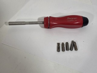 Snap On Tools SSDMR4A Red Ratcheting Screwdriver With Bits