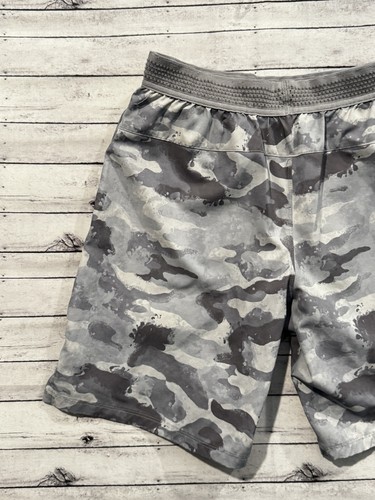 Fabletics Mens The Fundamental Short Sz S Grey Camo Stretch Gym Workout 7” Lined - Picture 17 of 19