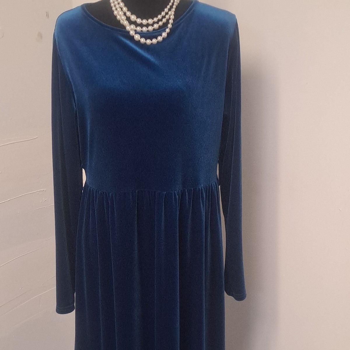 blue velvet long sleeve maxi dress Round Neck Gathered Pullover Formal Size Inseam:Regular Care instructions Short Bridesmaid Dresses Belle with a blue