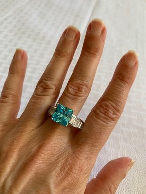ATEMBERAUBENDER Gr. 11 JTV-Ring, himmelblauer Topas mit klaren weißen Baguettes schwer zu finden!