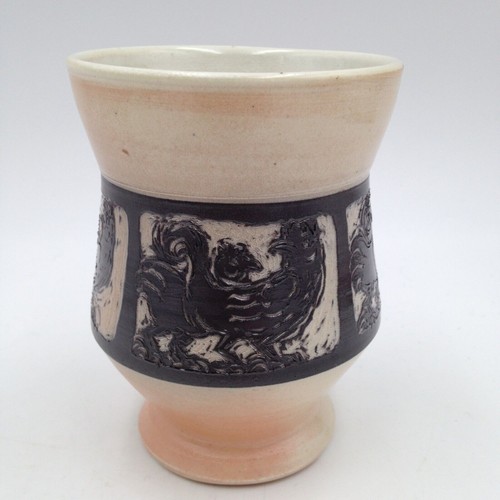 Taza esmaltada con sal gallo gallinas esgrafiada cerámica artística de estudio firmada - Imagen 2 de 7