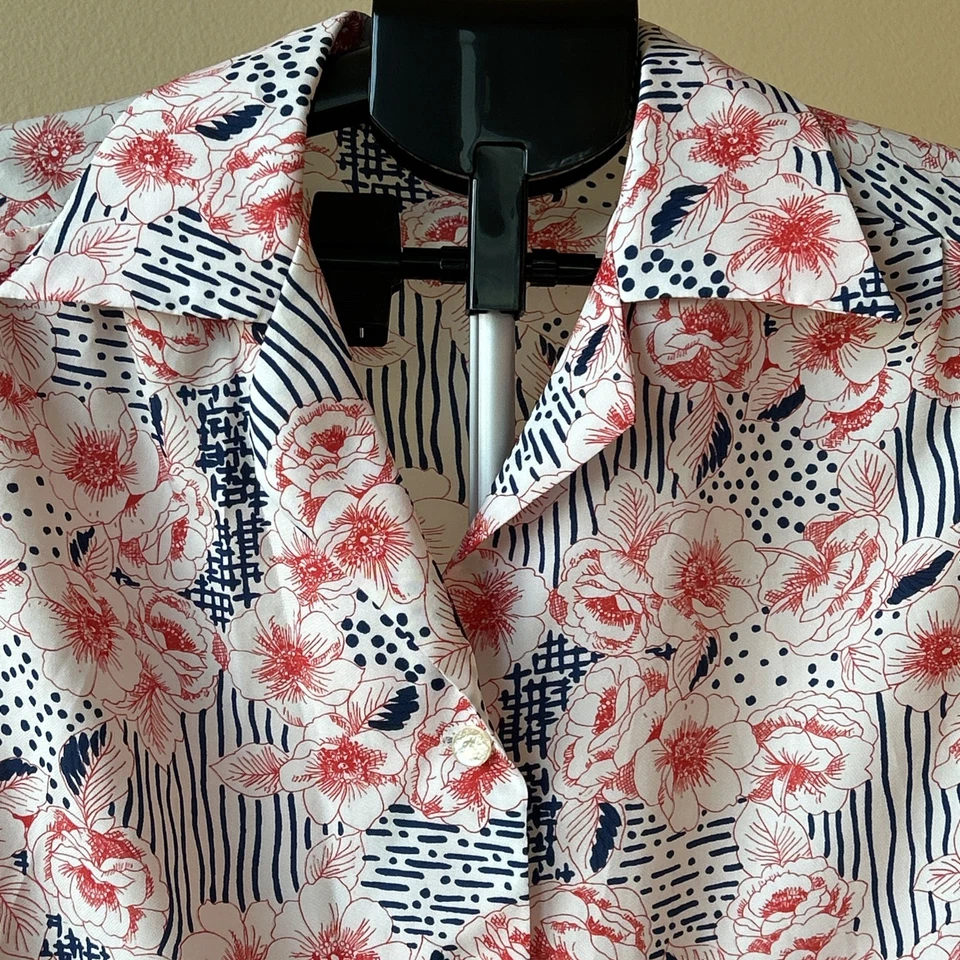 Blusa Floral Feminina Vintage Manga Longa Mrs. Roper Vibes Média/Grande - Imagem 2 de 4