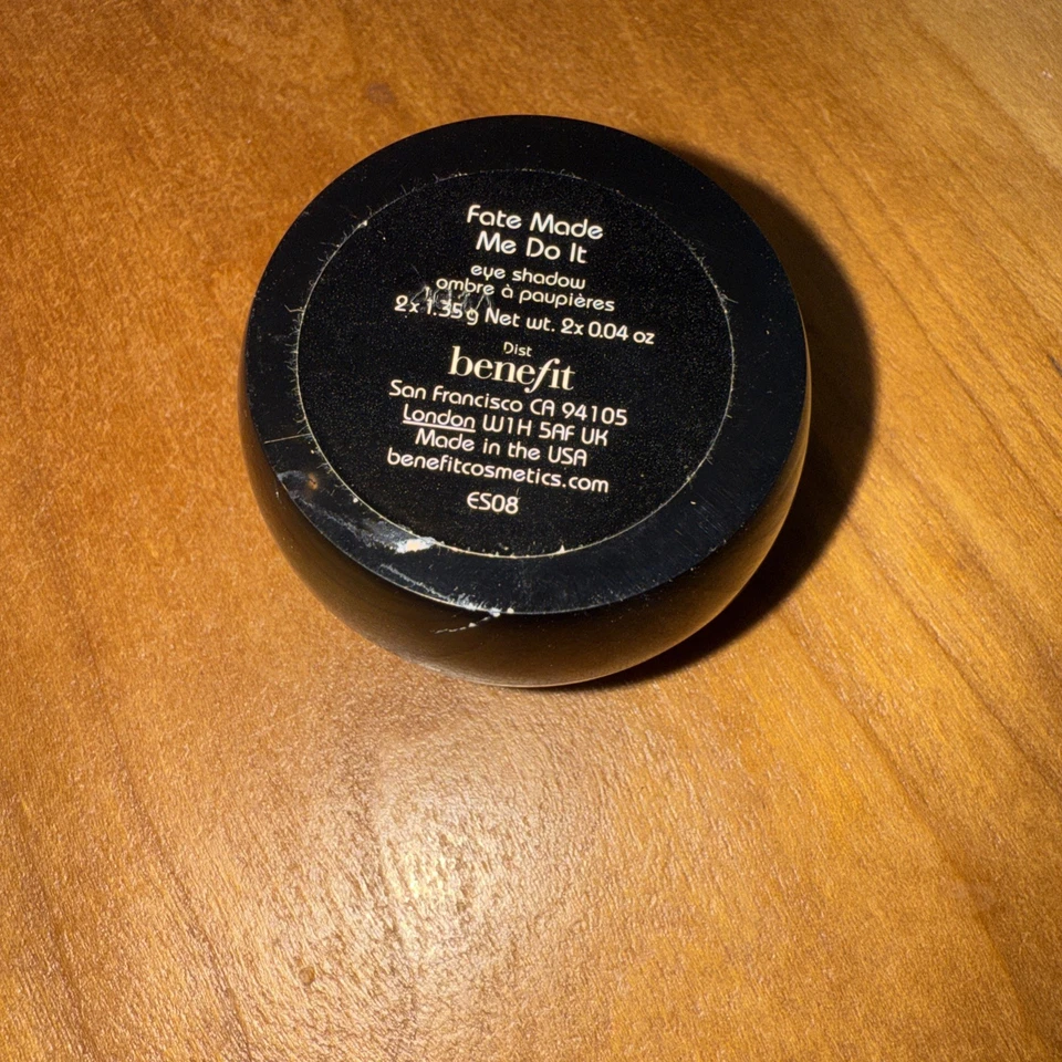 BENEFIT COSMETICS SOMBRA DE OJOS ORQUÍDEA NEGRA "FATE MADE ME DO IT" CARBÓN/LAVANDA Foto 3 de 3