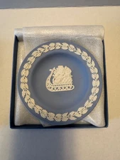 Vintage Wedgewood Blue Jasperware Round Sleigh Trinket/tray original Box.