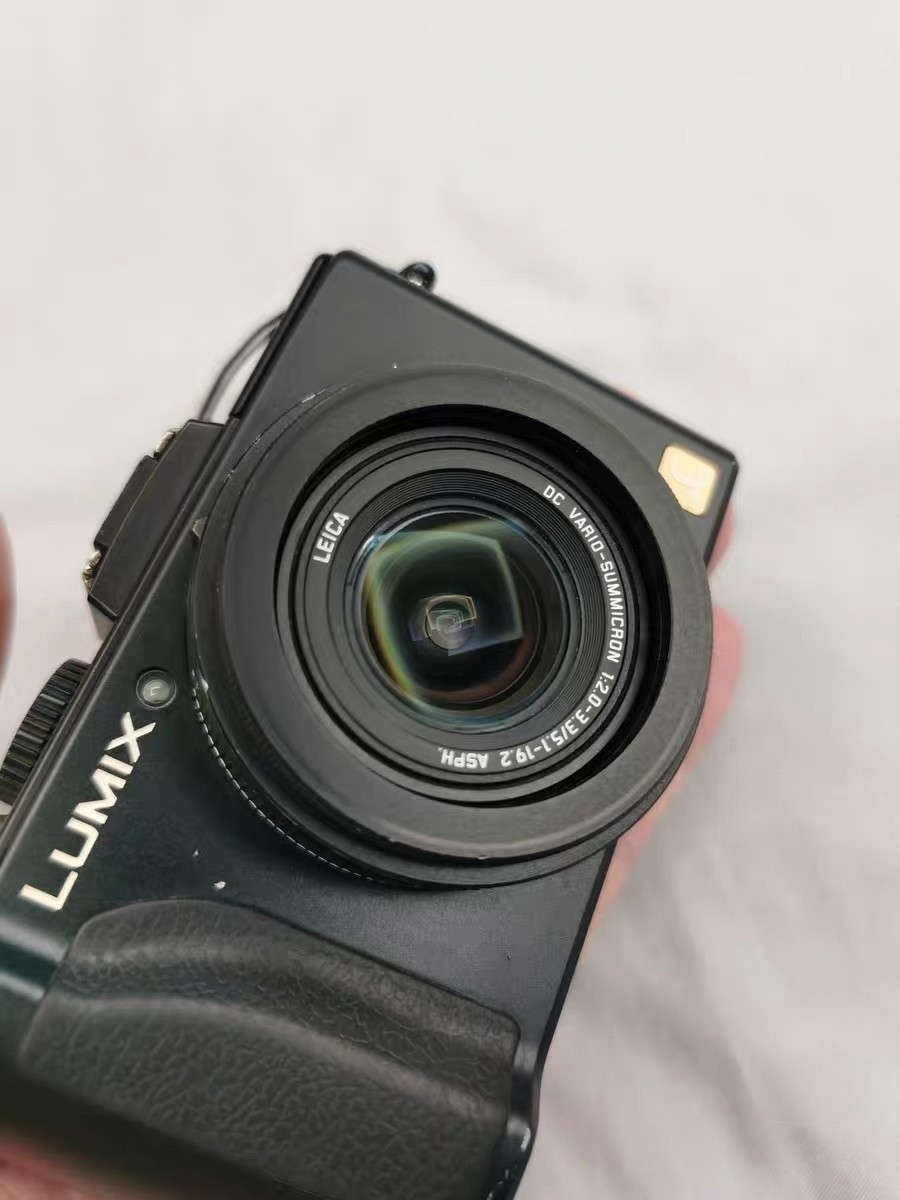 Panasonic LUMIX DMC-LX5 10.1MP 2.5x Zoom Digital Camera English AF