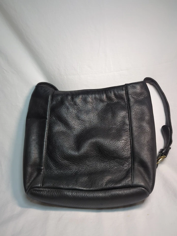 Bandolera de cuero suave negra A Giannetti bolsillo externo cierre de cremallera Foto 2 de 4