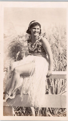 1940's Hawaiian Velox Photo Beautiful Hula Girl K198