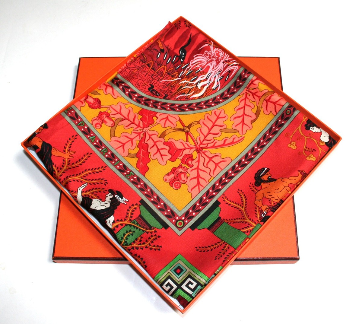 HERMES　エルメス　MUSIQUE DES DIEUX　神々の音楽　マフラー Hermes Vintage Scarf Musique des Dieux in Box Rare Marvelous