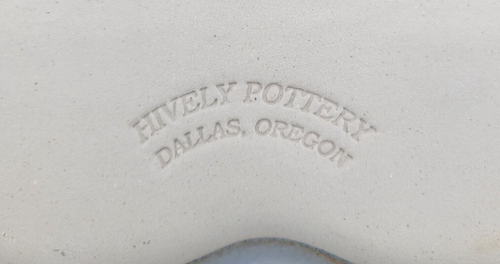 Wonderful Doug Hively Pottery Apple Cobbler Deep Dish Recipe On Back Side - Picture 4 of 4
