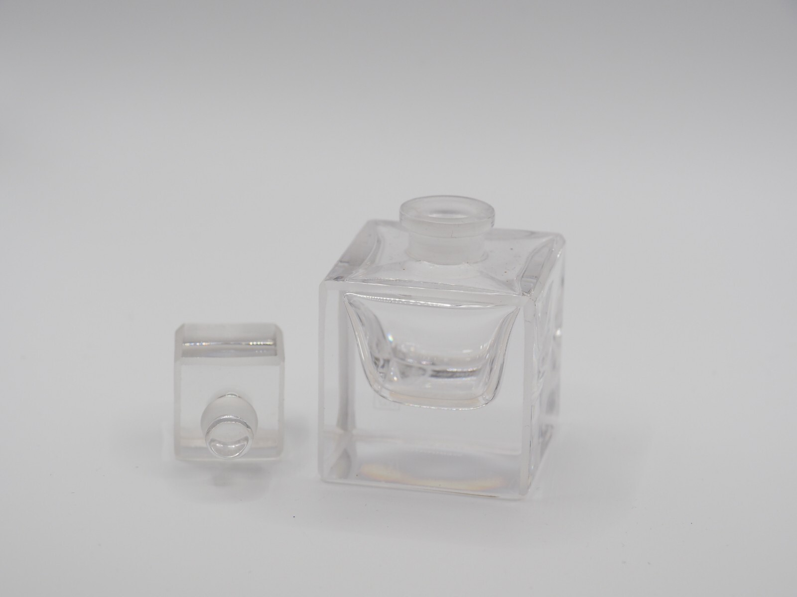 Photo 3 of Vera Wang Wedgwood perfume bottle / Full Lead Crystal
