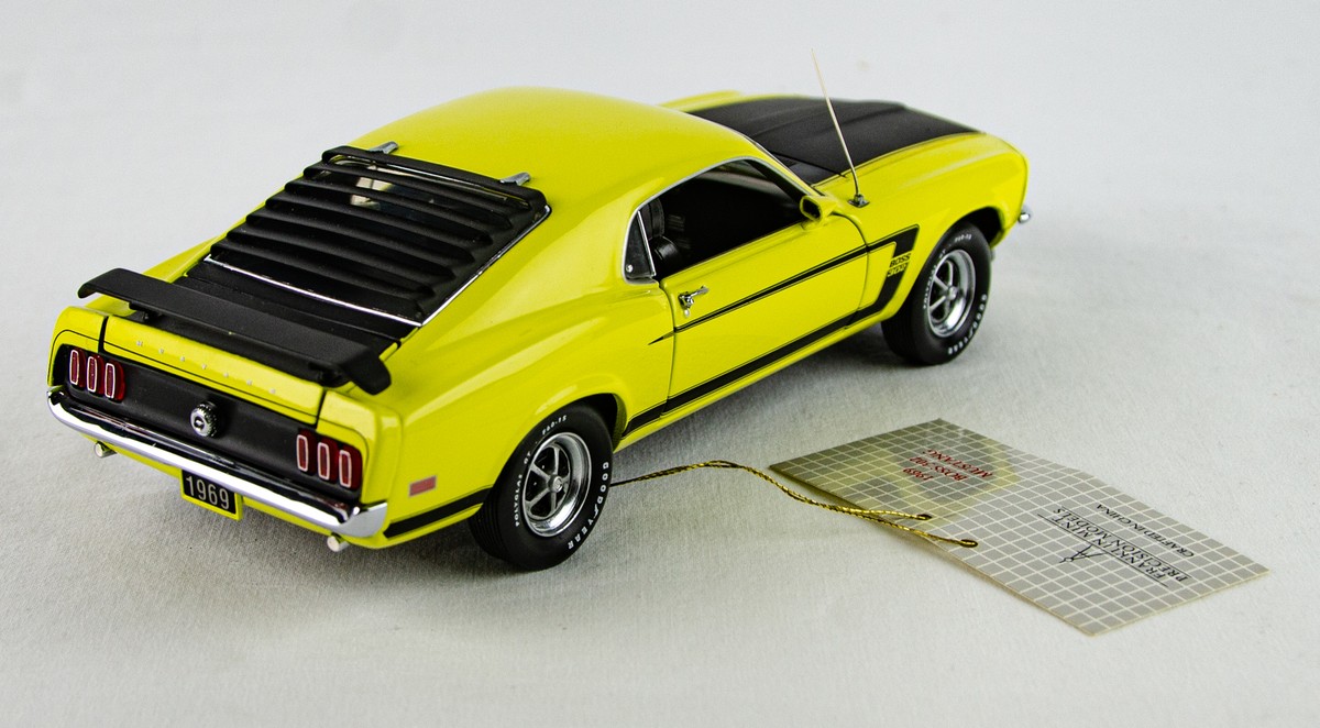 Franklin Mint 1969 Ford Mustang Boss 302 Yellow & Black 1:24 Scale