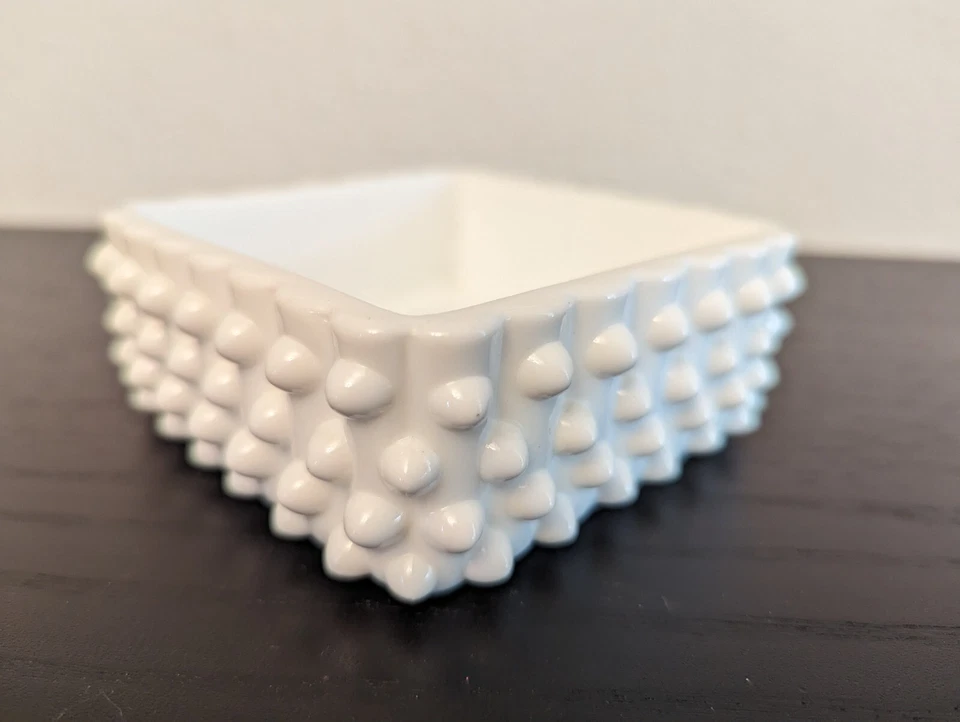 Antiguo cuenco de caramelo cuadrado de vidrio de leche Hobnail antiguo sin marca sin tapa Foto 2 de 4