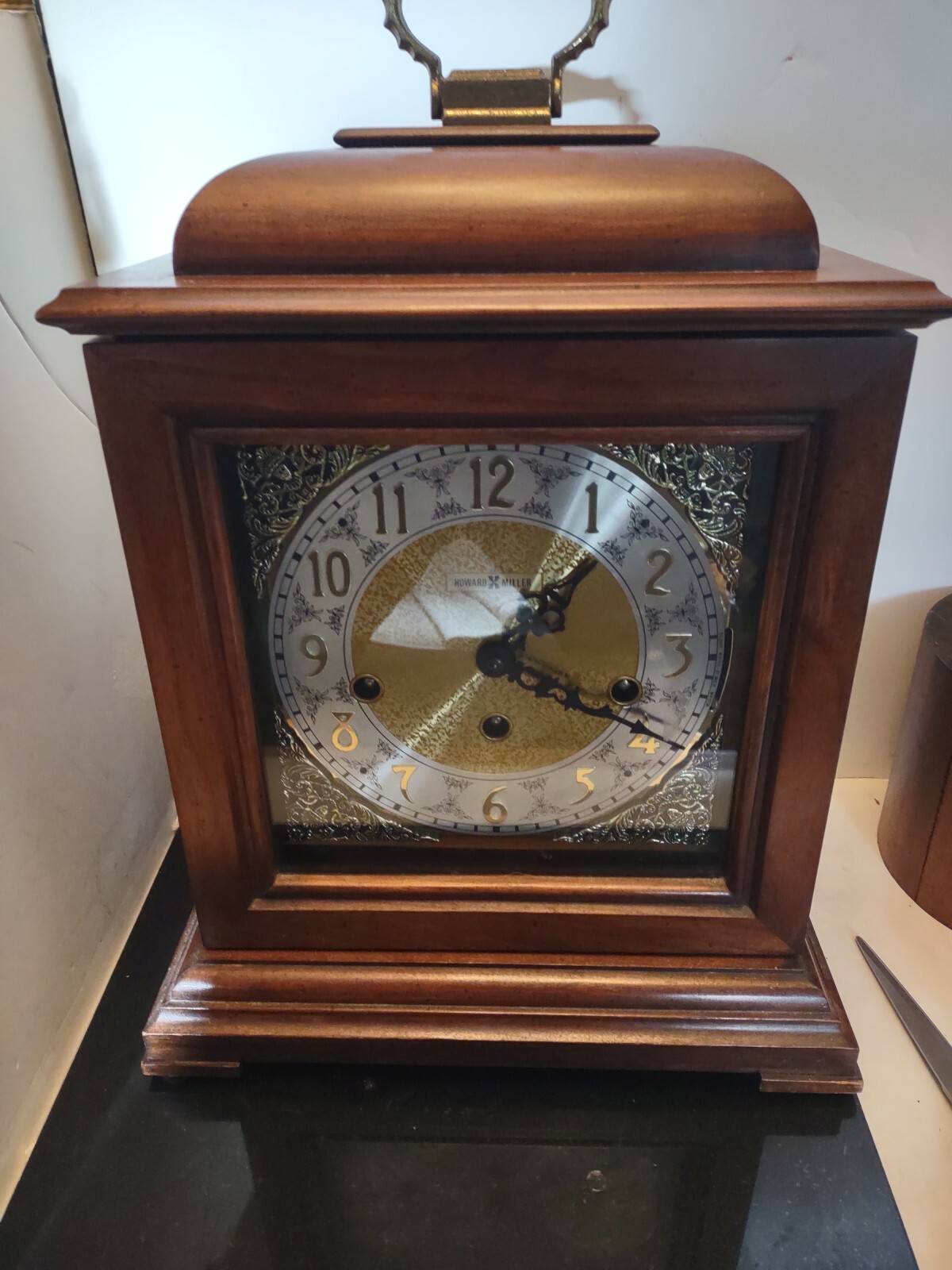 Vintage Howard Miller TRIPLE CHIME KEY WIND 8-DAY Mantel Clock. Beautiful