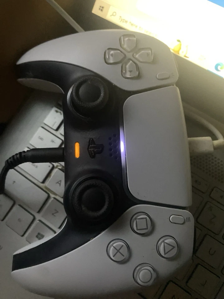 Sony PS5 Digital Edition Console - White WORKS COMPLETELY FINE NO FAULTS  - Image 2 of 4