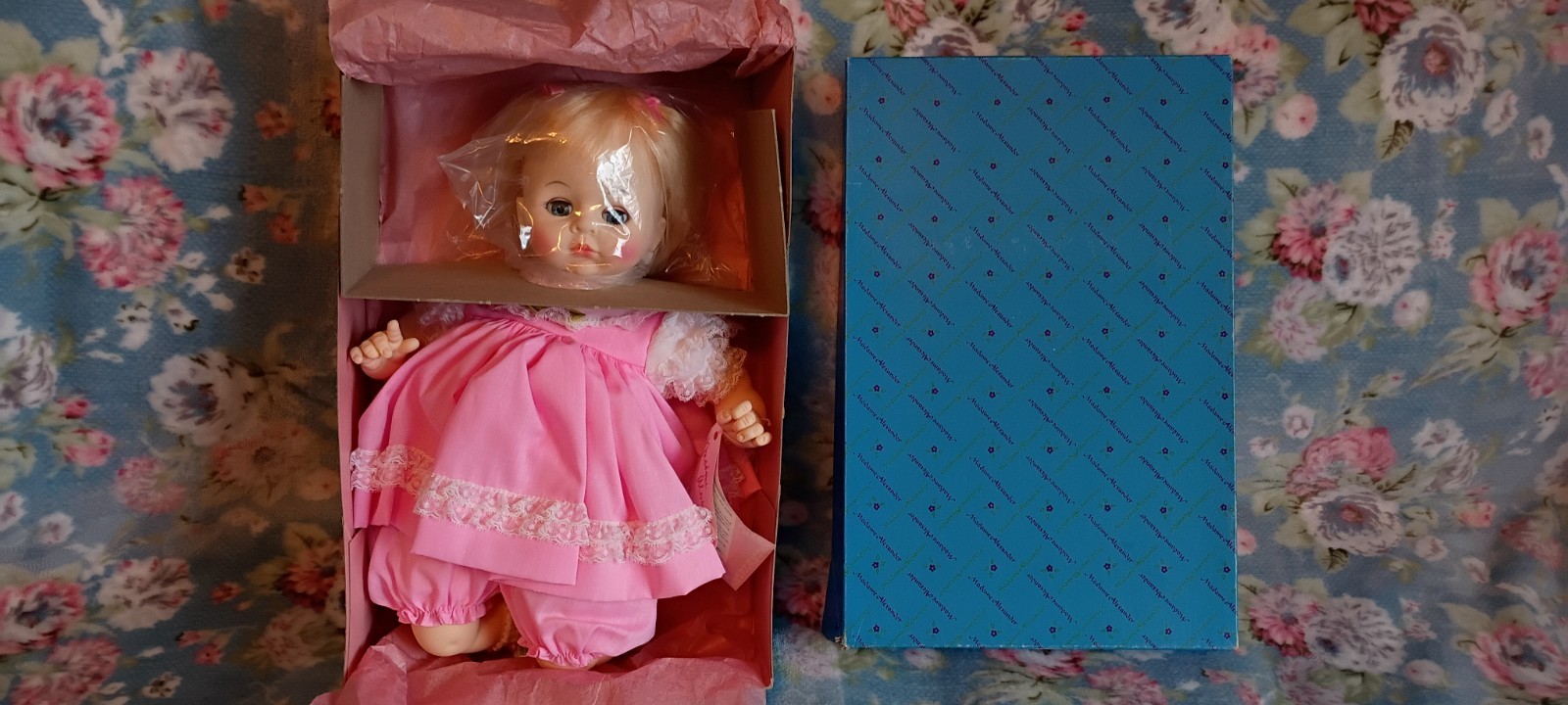 NIB Madame Alexander Doll Company Pussycat Blonde 14" Blue E