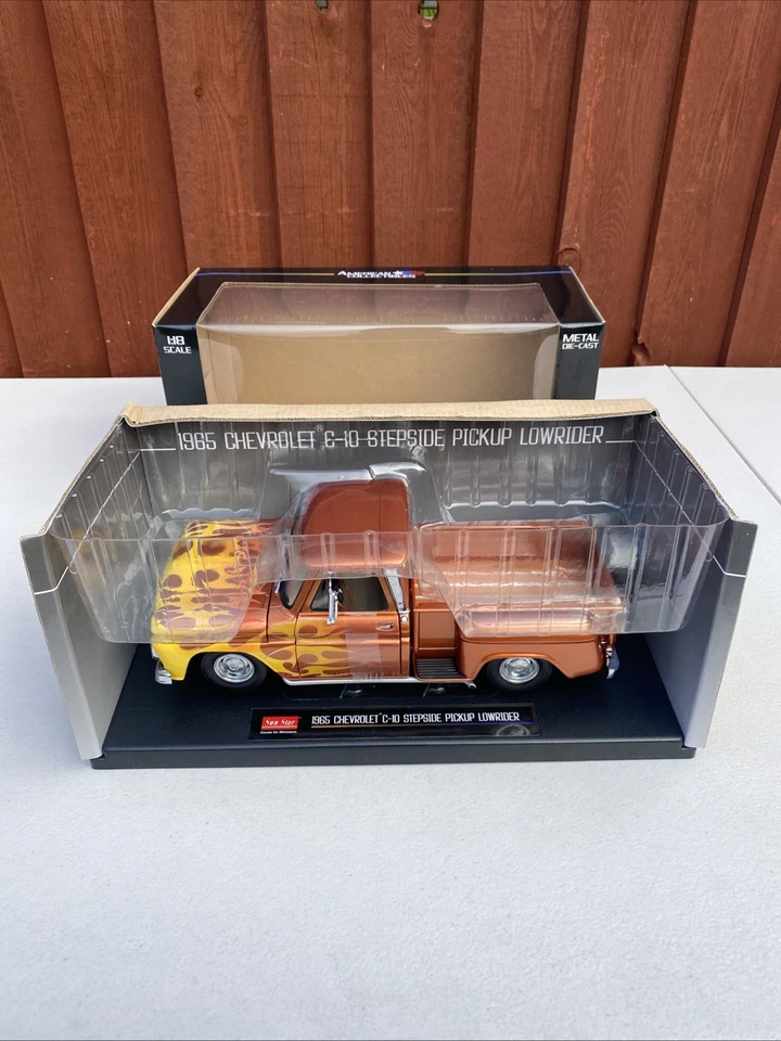 Chevrolet C-10 Stepside 1965 escala 1/18 camioneta Lowrider naranja metálico Foto 3 de 4