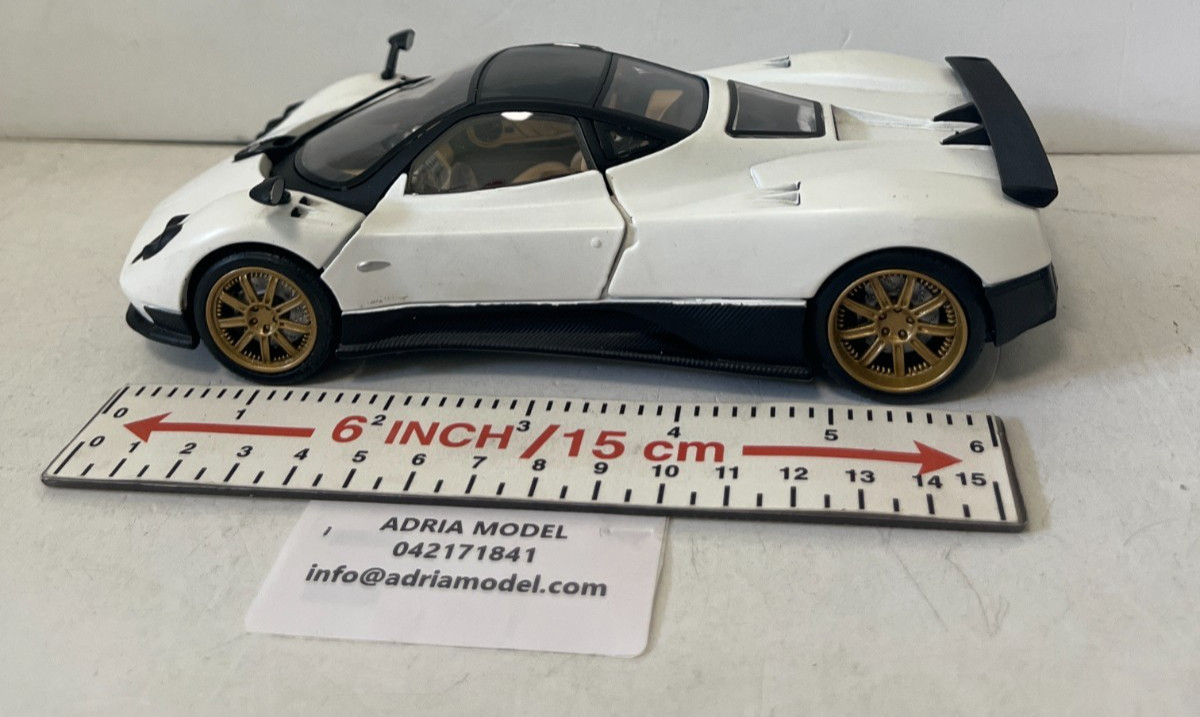 MONDO MOTORS 1:24 AUTO DIE CAST PAGANI ZONDA J COLORE BIANCO