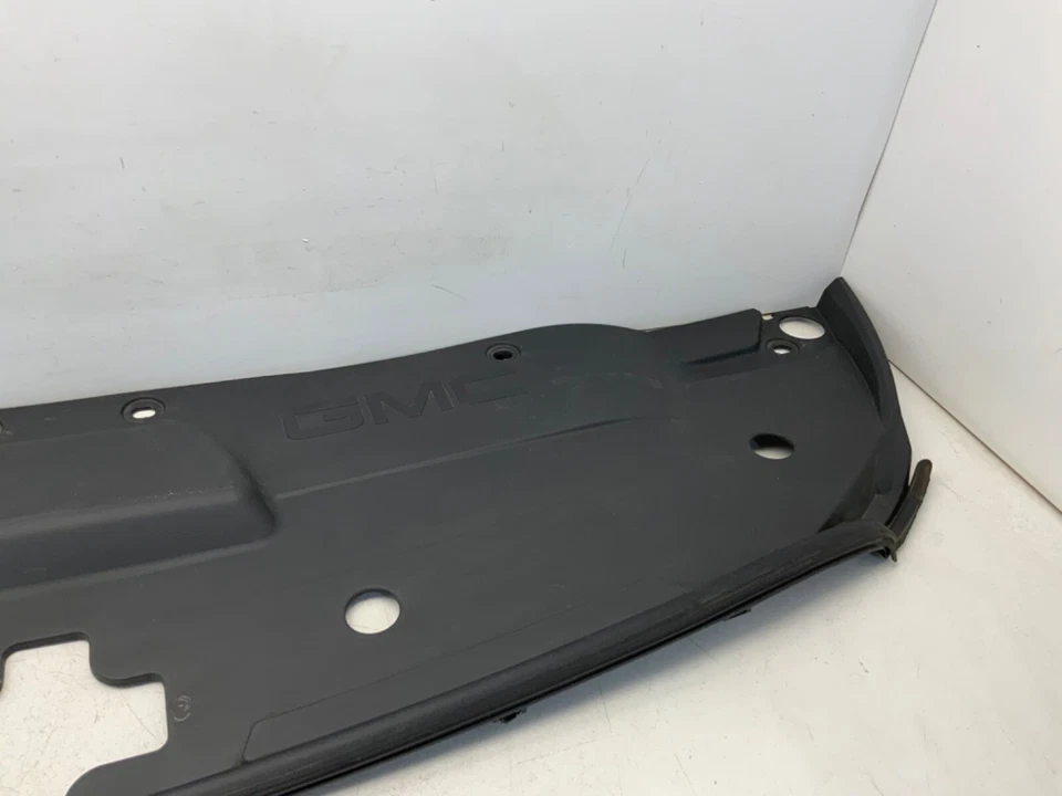 2015- 2020 CHEVROLET SUBURBAN RADIATOR UPPER AIR BAFFLE COVER PANEL OEM Foto 4 de 4