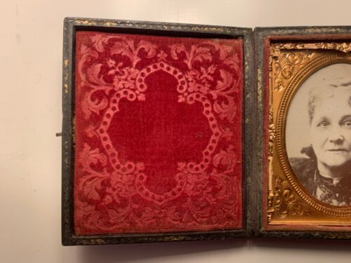 Antique Daguerreotype Photo Of Lady In Cased Frame (GREAT CONDITION) circa 1850 - Picture 1 of 11