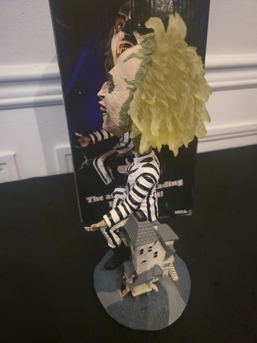 NECA 2008 Beetlejuice 8" Extreme Head Knocker Bobble Head w/Box *Damaged Fingers - Picture 4 of 10