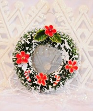 Vintage Taiwan Naturaltrim Bottle Brush Christmas Wreath With Red Flowers