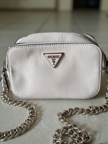 Bolso de mano Guess Noelle rosa bandolera para cámara - Imagen 2 de 12