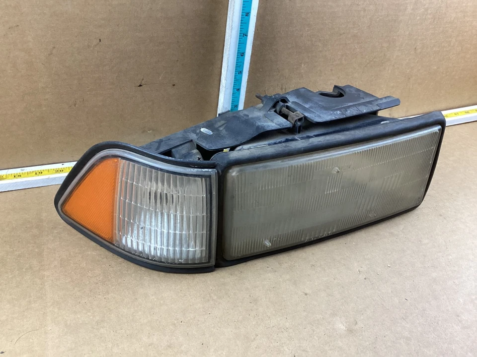 Faro lateral derecho pasajero Plymouth Acclaim 1989-1995 con luz de intermitente Foto 2 de 4