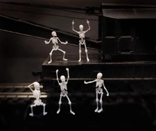 5pc Skeletons w attitude  HO Scale 1:87 3D Print Halloween Railroad figures