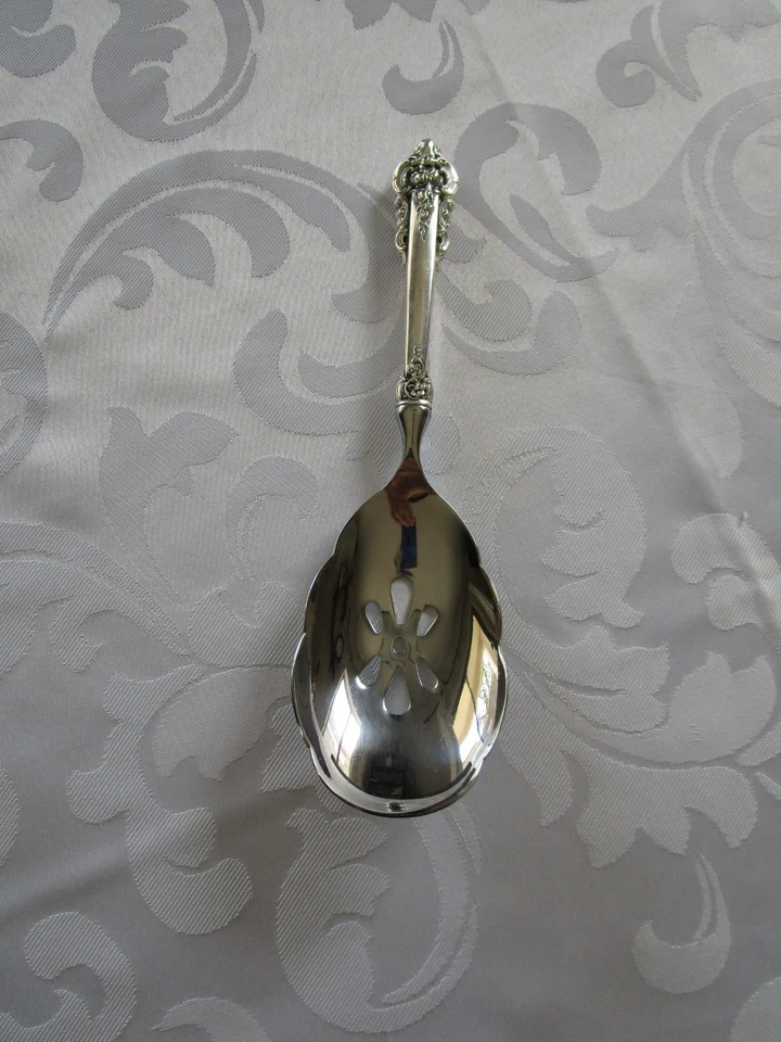 Cazuela perforada de plata esterlina barroca Wallace Grande 9,75 larga Foto 2 de 4