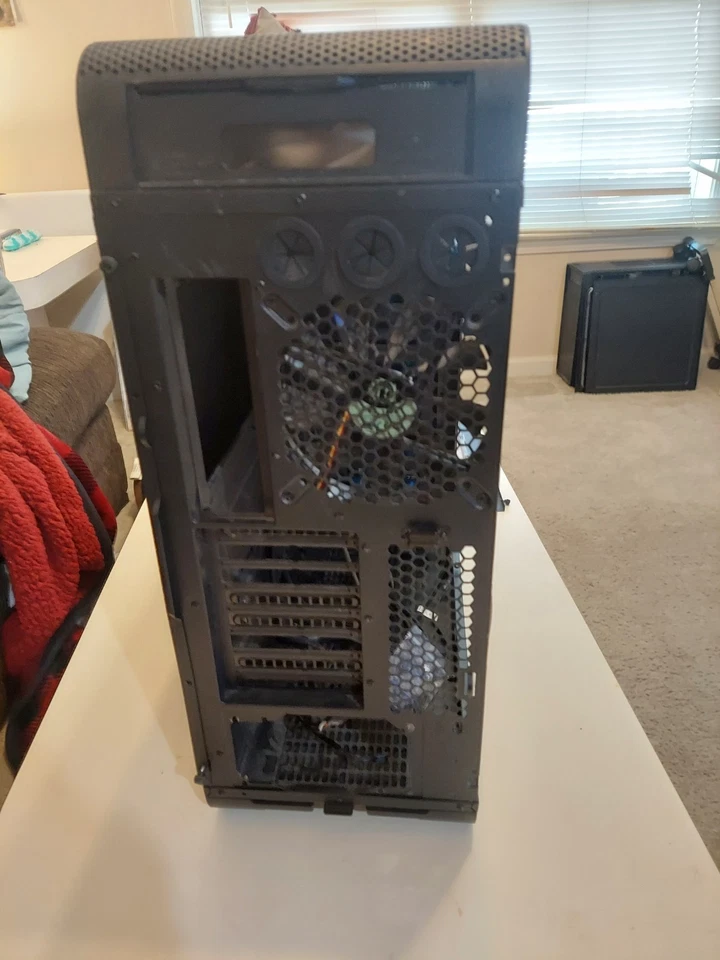 Thermaltake Core V71 Extreme Full Tower - CA-1B6-00F1WN-00 - Image 2 of 4