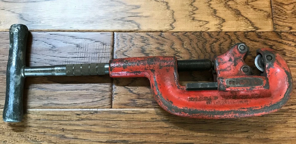 RIGID No 2A 1/8" to 2" Heavy Duty Pipe Cutter Elyria Ohio- Made in USA Nice Cond - Image 2 of 3