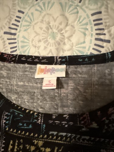 LuLaRoe Women's GIGI Top Size Small Multi-colored Geometric Tee Top Shirt NWT - Picture 3 of 4