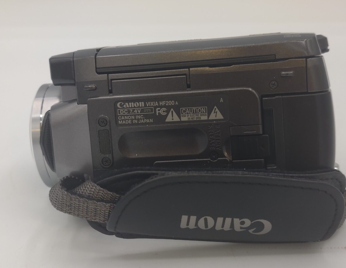 Canon VIXIA HF 200 (32 GB) High Definition Camcorder - TESTED