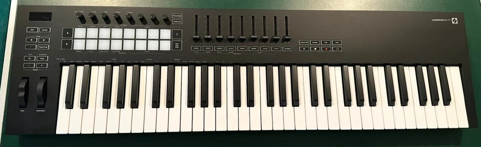 Novation Launchkey 61 mk3 MIDI Keyboard Controller - Image 2 of 2