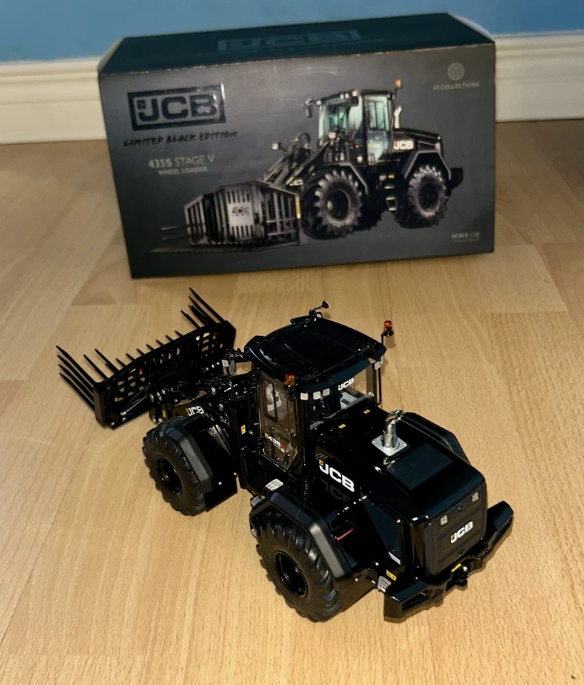 AT COLLECTIONS 1:32 JCB 435S AGRI BLACK WHEELED LOADALL WITH FOLDING BUCK RAKE - Image 3 of 3