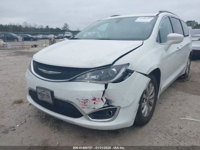 PACIFICA  2017 Glove Box 4628344 thumbnail 10