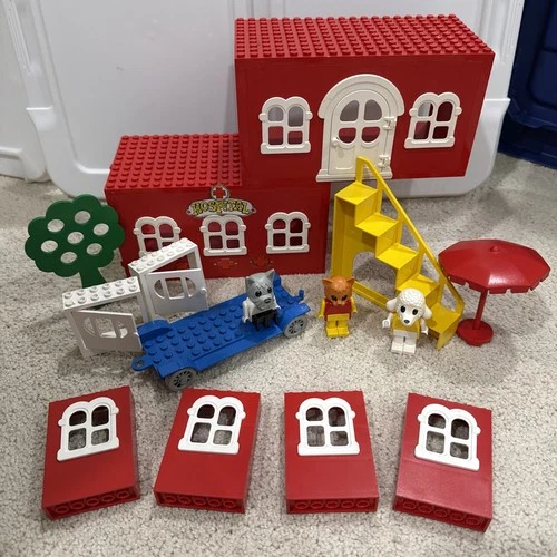 VTG Lego Fabuland Hospital 347 Windows Tree Umbrella Stairs Arch Figures Chassis