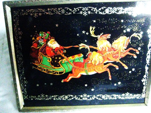 Santa in sleigh with reindeers in Small self standing 4" X 5" gold tone frame - Bild 2 von 6