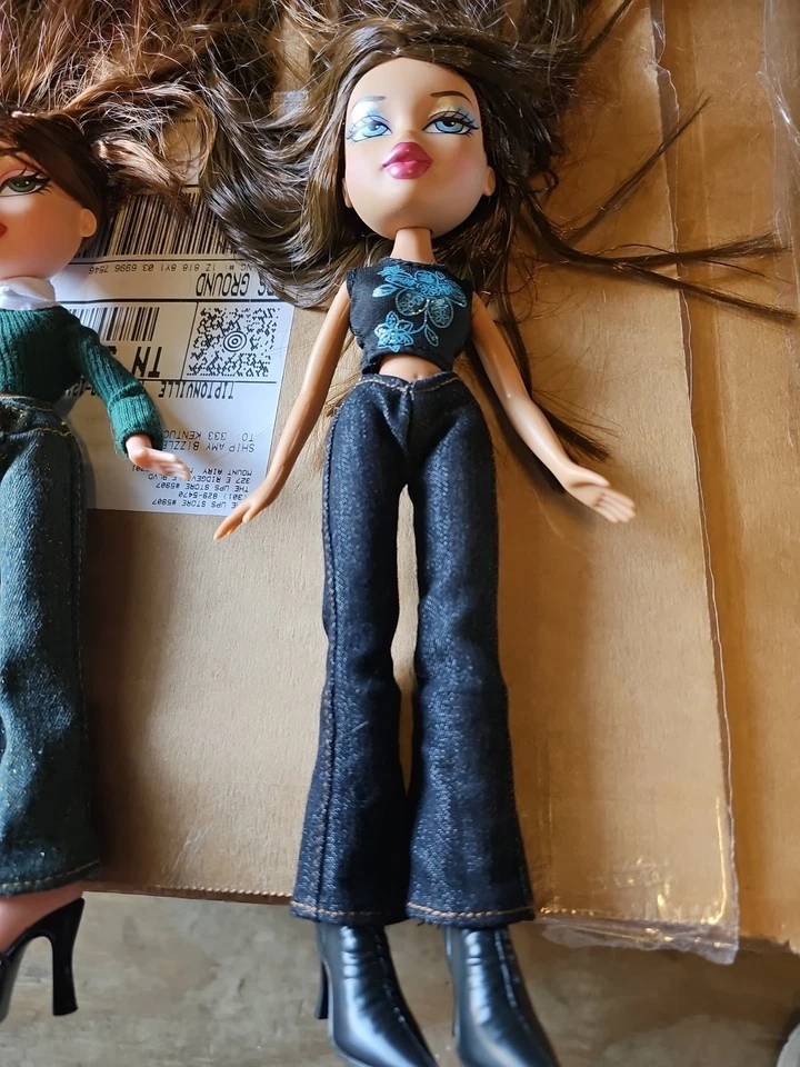 Lote de muñecas Bratz Girl 2001 muñecas vestidas con ropa/zapatos vintage Foto 3 de 4