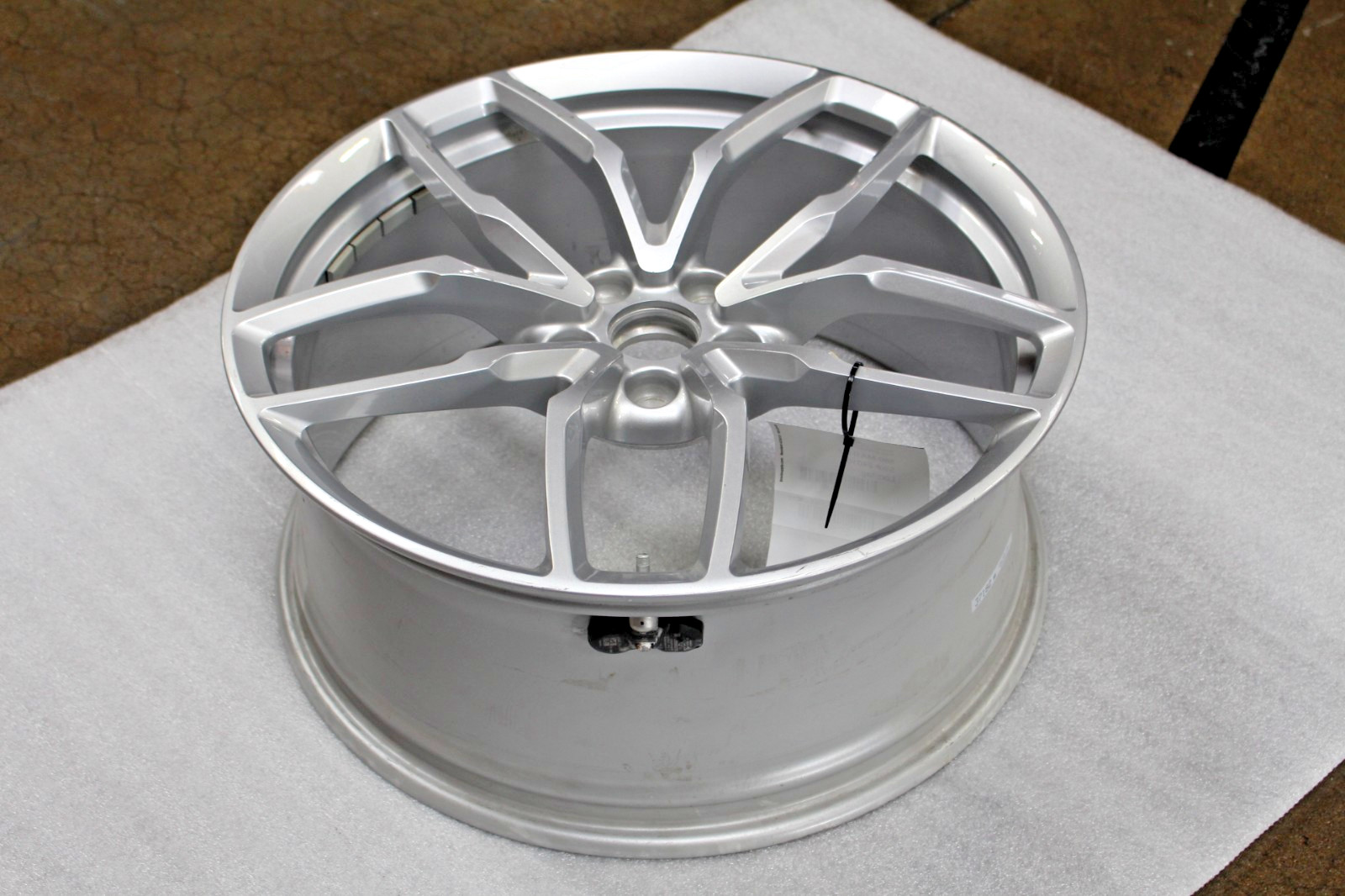 Lamborghini Huracan LP580, 610, Front Wheel, Paint Flaws, Used, P/N 4T0601017B