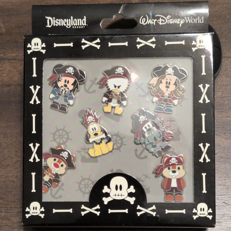 Disney Pirates of the Caribbean Cute Characters Boxed 7 Pin Set Trading 2007 NEW