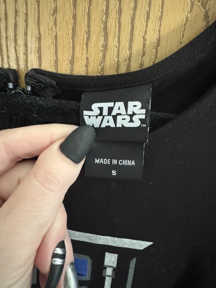 Traje pantalón con falda Torrid Star Wars Darth Vader Foto 4 de 4