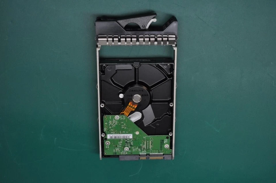 IBM 250GB 3.5" Hard Drive  7.2k 3.0gb SATA Grade A 40K6889 - Image 2 of 2