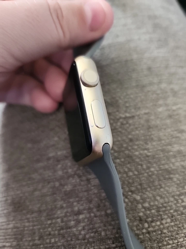 Apple Watch Series 1 42mm Gold Aluminum Case LOCKED - Image 4 of 4
